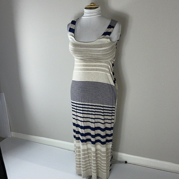 Gilli stretch maxi dress with keyhole cutout, - Picture 1 of 8